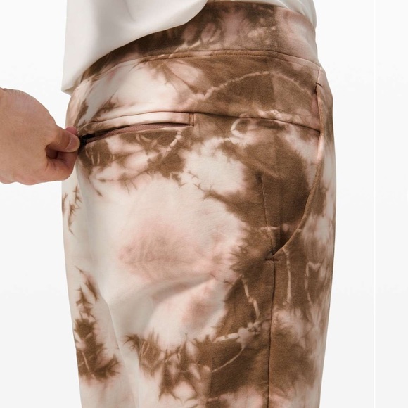 • Lululemon • Men’s City Sweat Jogger 29" *Earth Dye
Earth Color Clay Medium - Picture 2 of 4